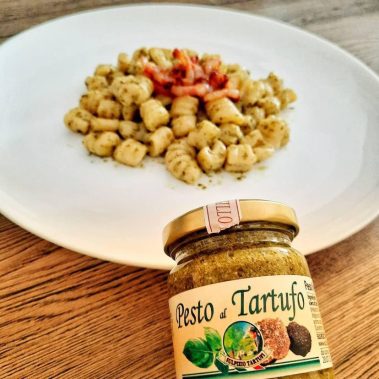 Gnocchi di ricotta con pesto al tartufo